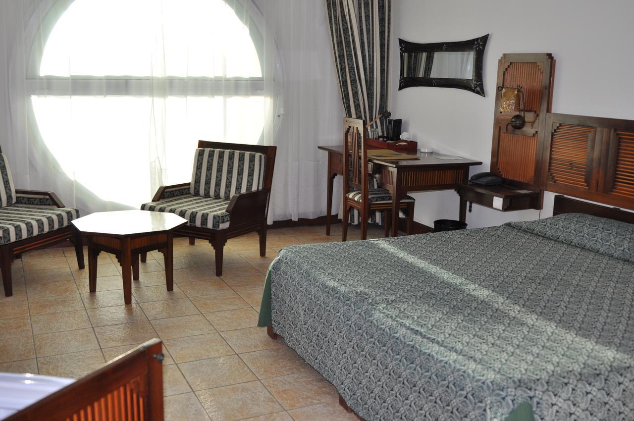 Le Grand Hotel Diego Antsiranana Exterior foto